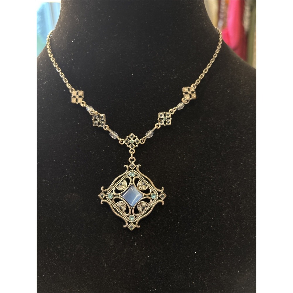 Vintage Avon NR Faux Blue Moonstone Necklace Beautiful 16" Celtic Style